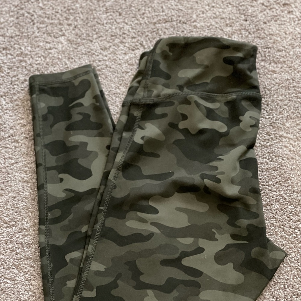 Danskin camo leggings
